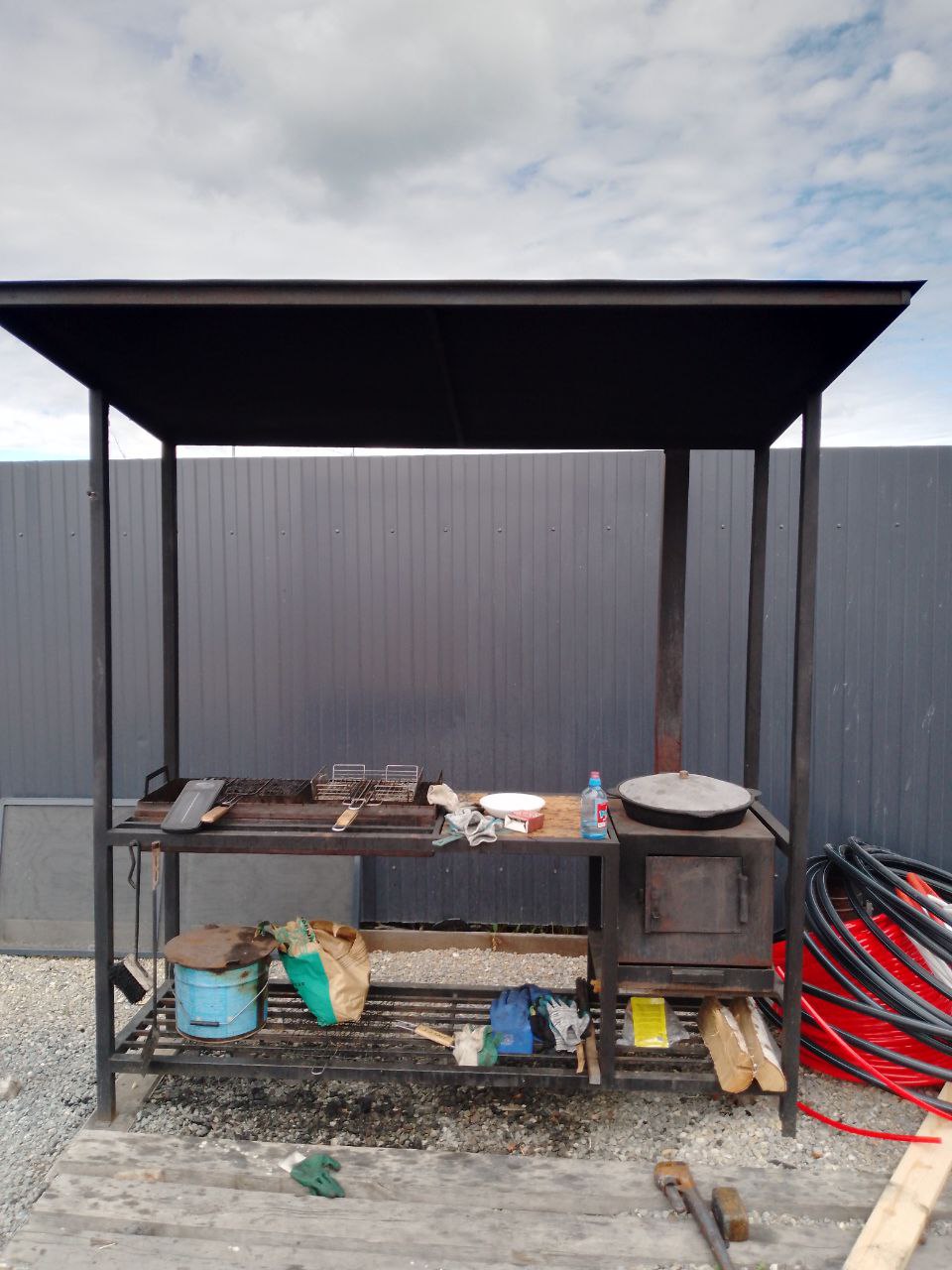 Мангальная зона из металла